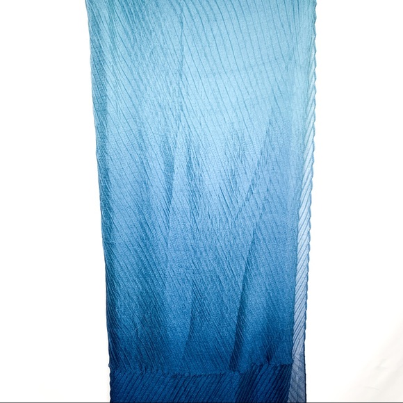 Etereo Pleated Ombré Scarf - Picture 2 of 4
